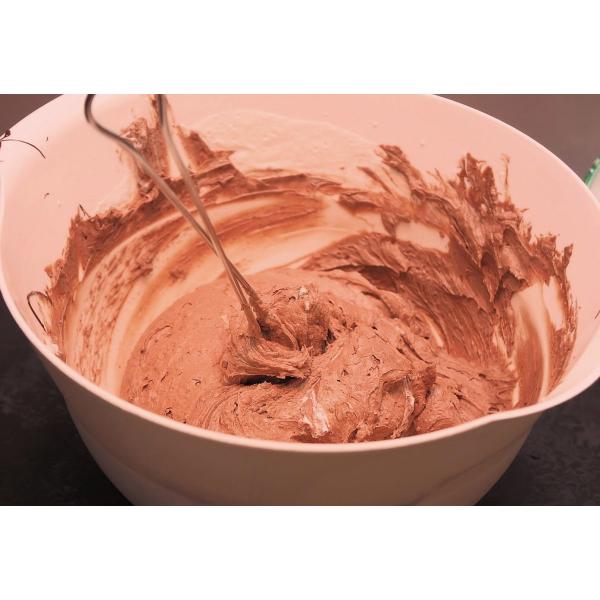 Crema de ciocolata pentru torturi si prajituri (reteta rapida)